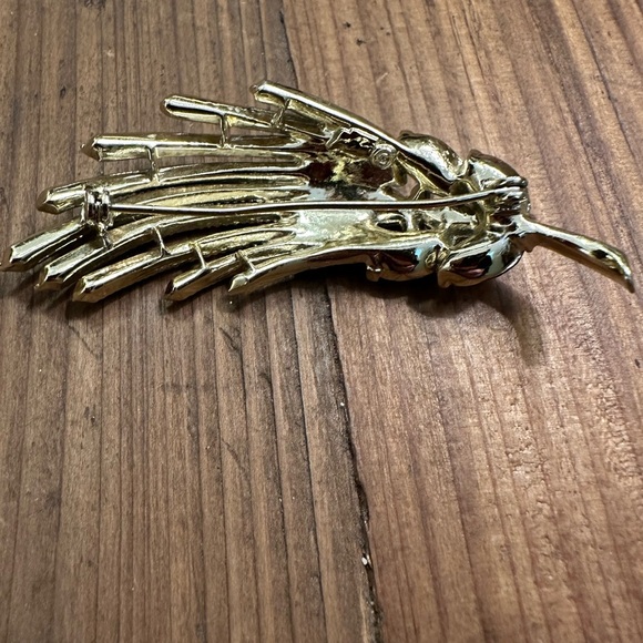 Elegant Gold Feather Brooch with Multicolor Accents - Picture 4 of 4